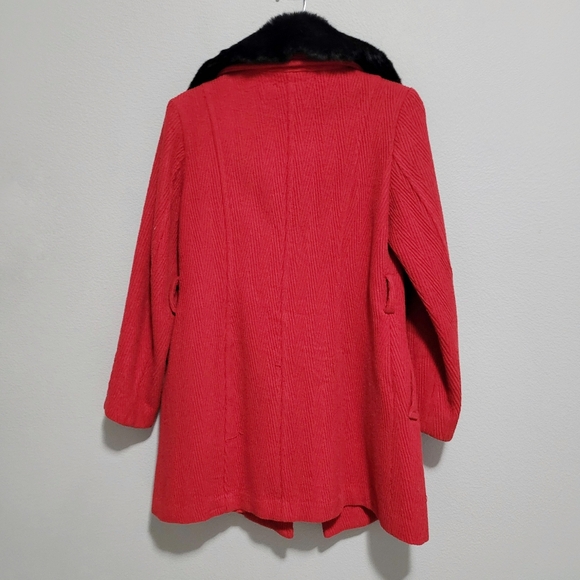 Vintage Red Wool Patterned Coat with Black Fuzzy Collar - Picture 2 of 5